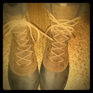 Teva hiking boots with thinsulate 9